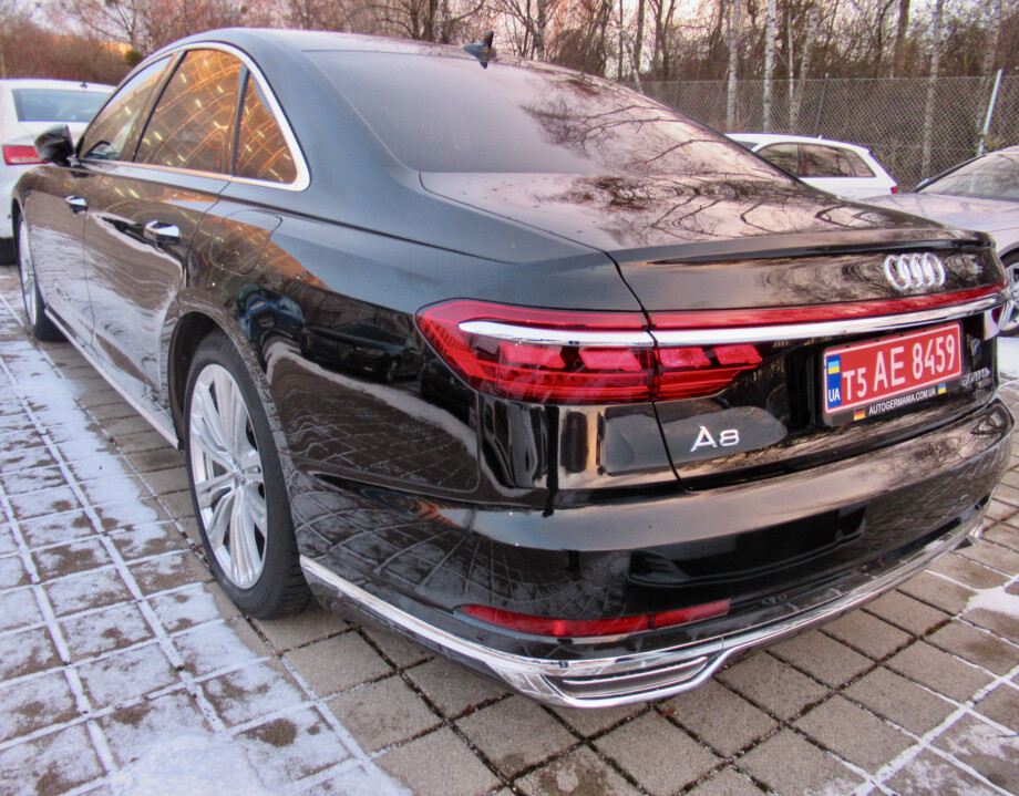 Audi A8  З Німеччини (39014)
