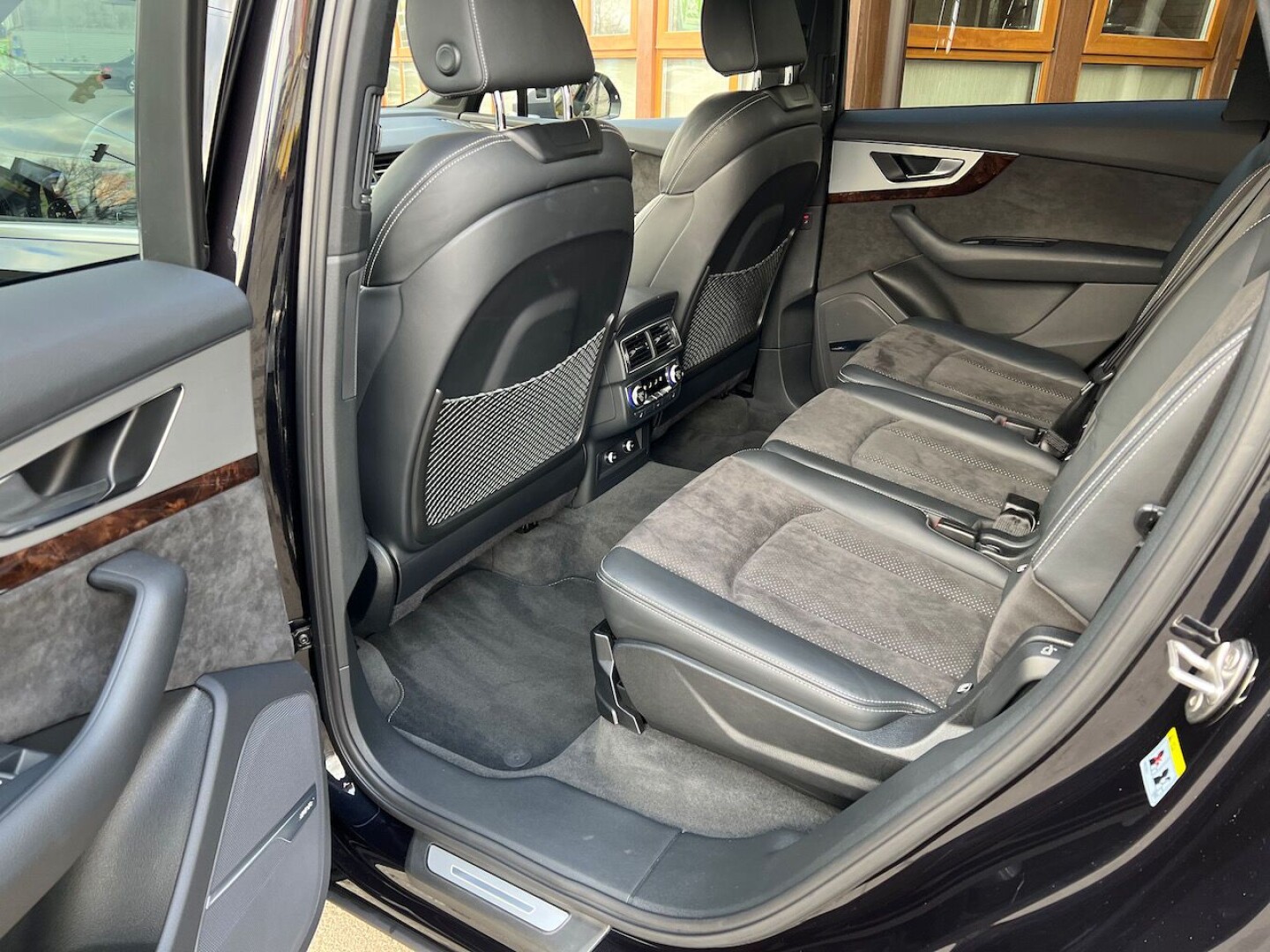 Audi SQ7 4.0TDI 435PS Matrix Bose 7местный З Німеччини (66563)