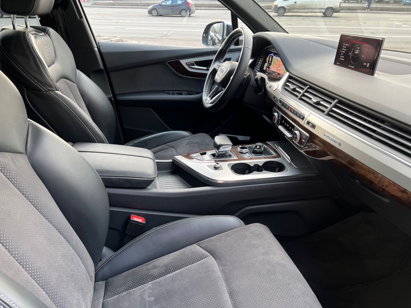 Audi SQ7 4.0TDI 435PS Matrix Bose 7местный З Німеччини (66587)