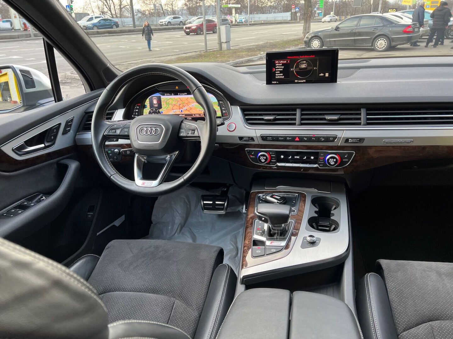 Audi SQ7 4.0TDI 435PS Matrix Bose 7местный З Німеччини (66580)