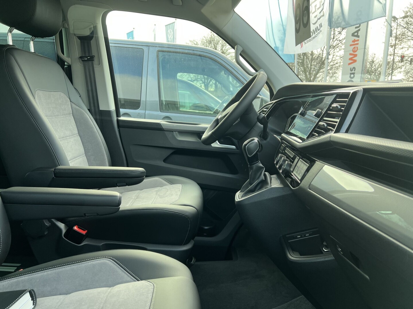 VW Multivan 2.0TDI (204PS) Highline 4Motion DSG З Німеччини (81749)