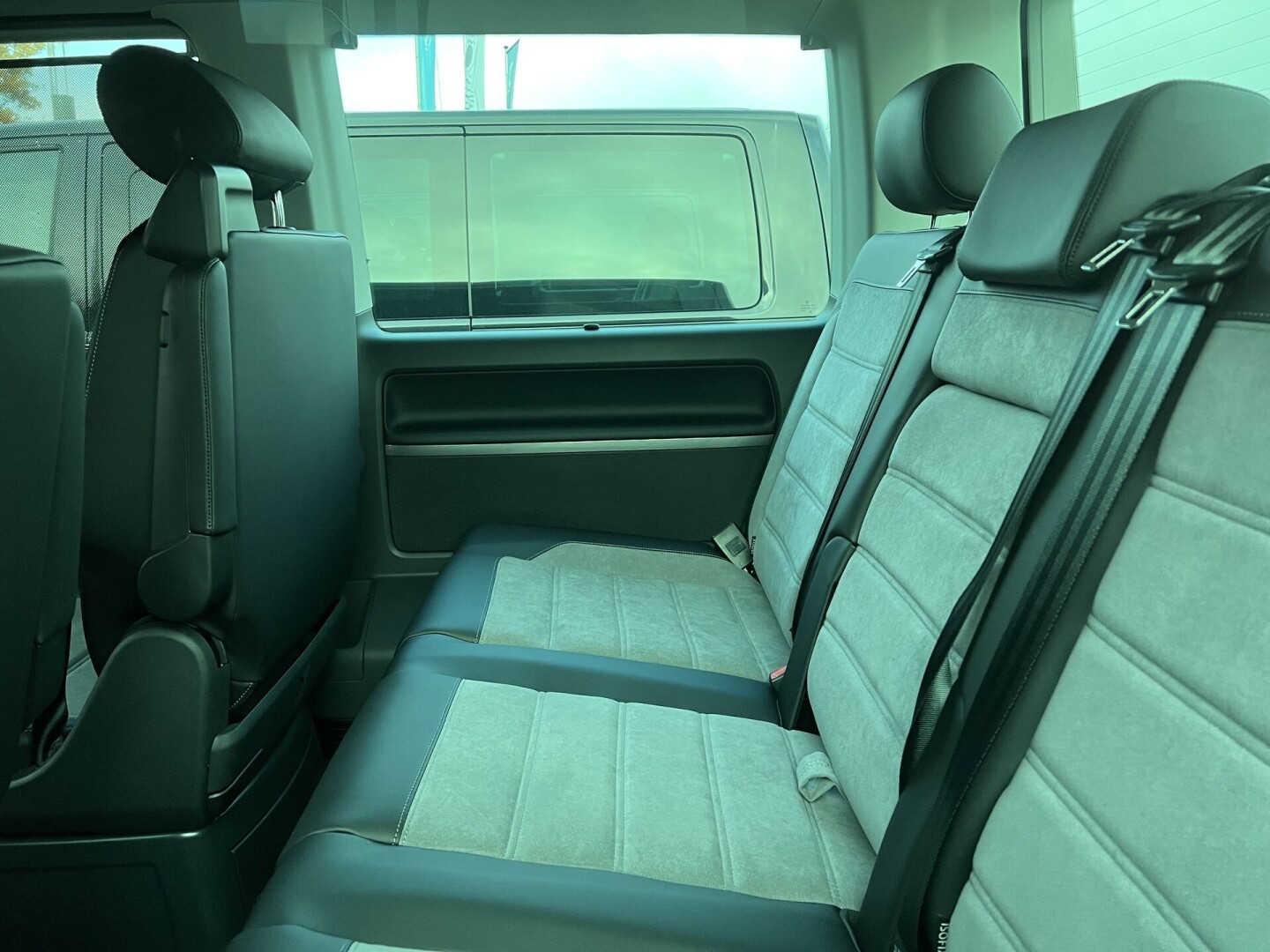 VW Multivan 2.0TDI (204PS) Highline 4Motion DSG З Німеччини (81745)