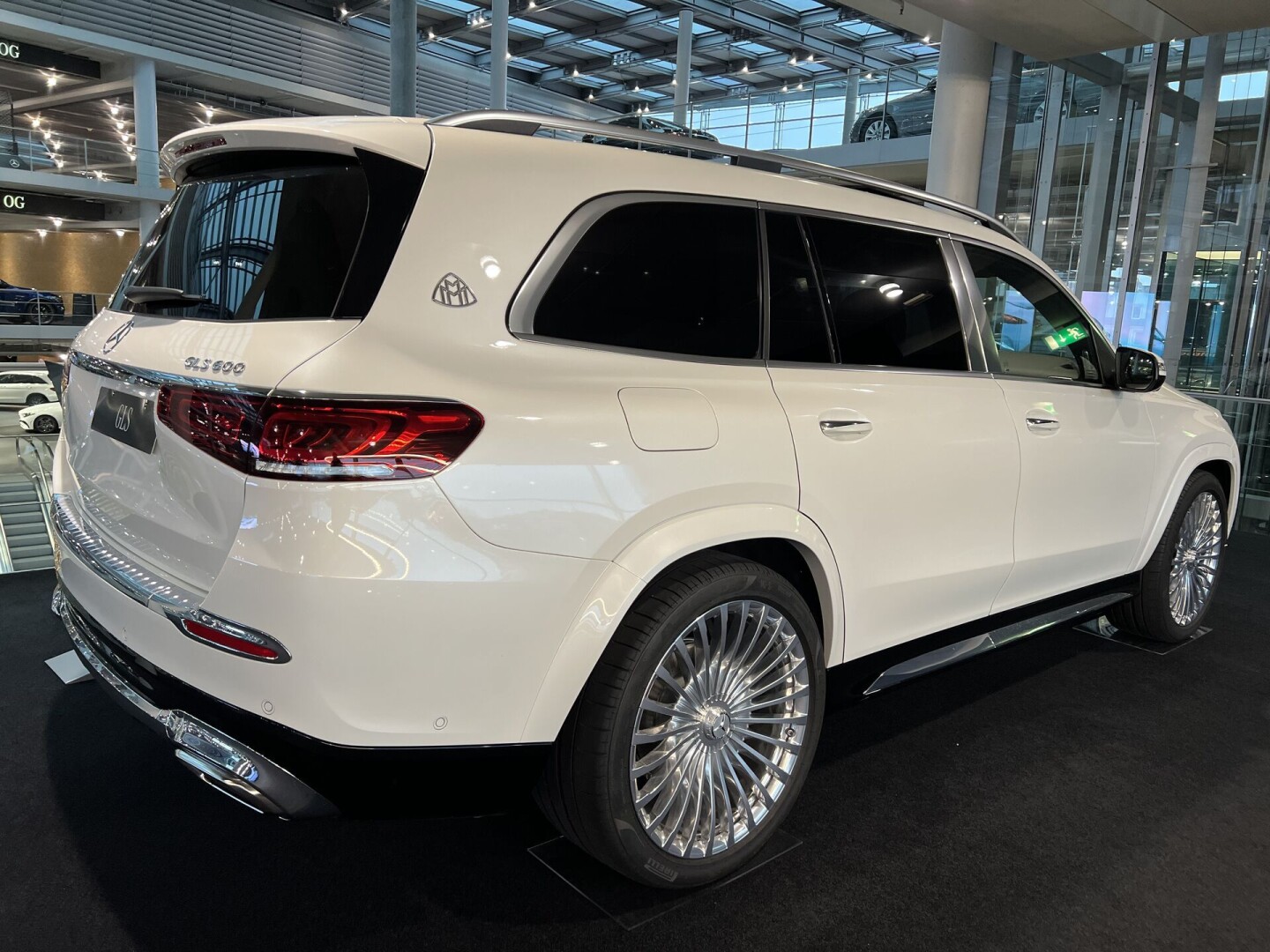 Mercedes-Benz GLS 600 Maybach 557PS 4Matic E-Active Body Control З Німеччини (83095)