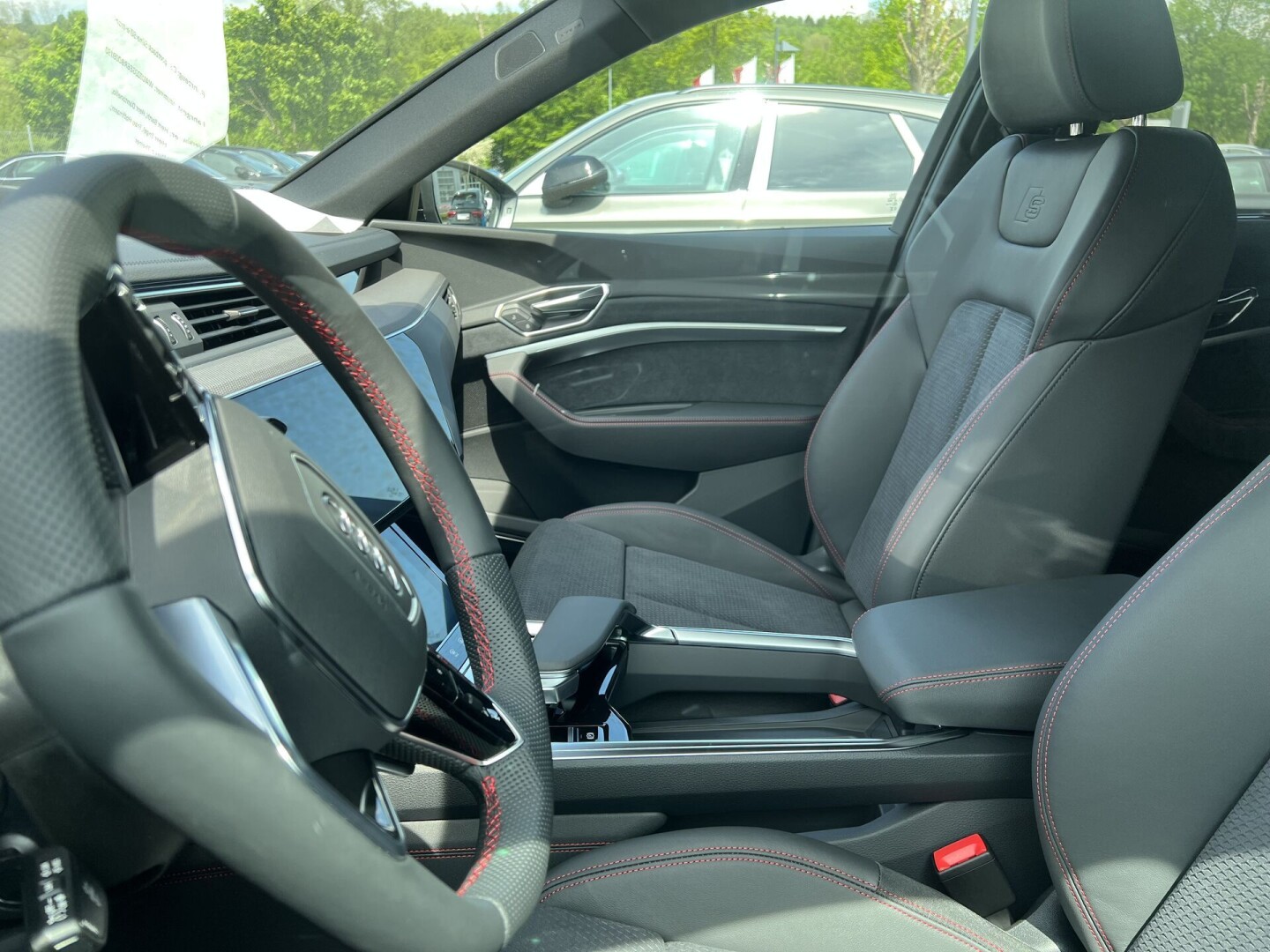 Audi Q8 55 e-tron Sportback 408PS S-Line  З Німеччини (97235)