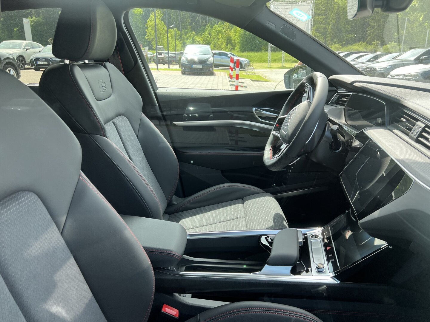Audi Q8 55 e-tron Sportback 408PS S-Line  З Німеччини (97251)