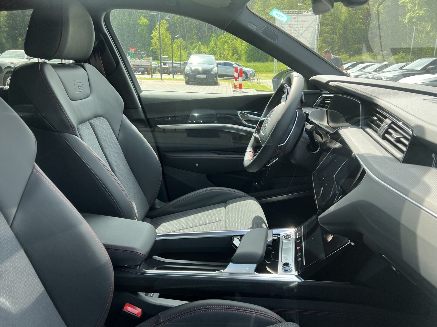 Audi Q8 55 e-tron Sportback 408PS S-Line  З Німеччини (97253)