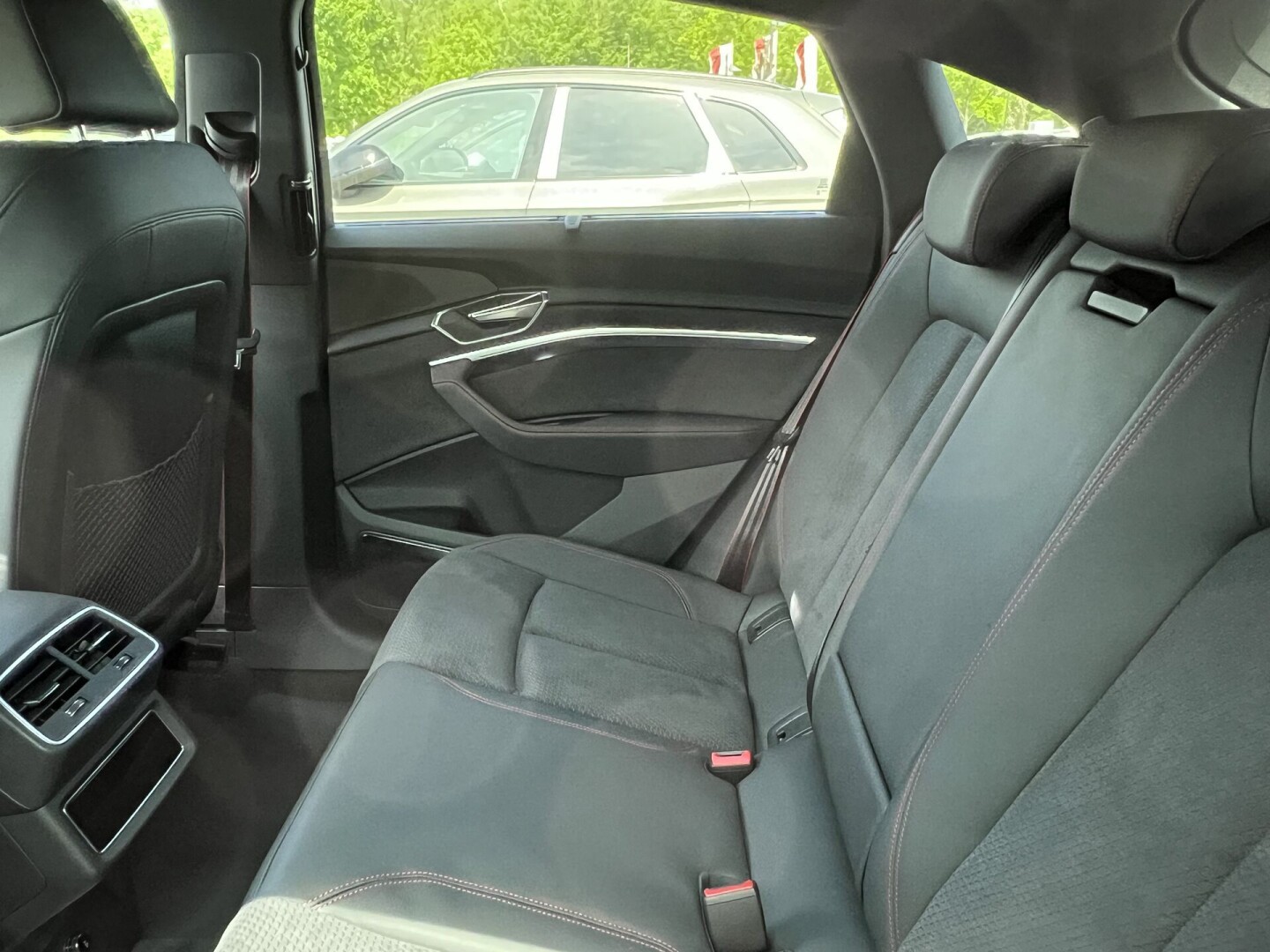 Audi Q8 55 e-tron Sportback 408PS S-Line  З Німеччини (97238)