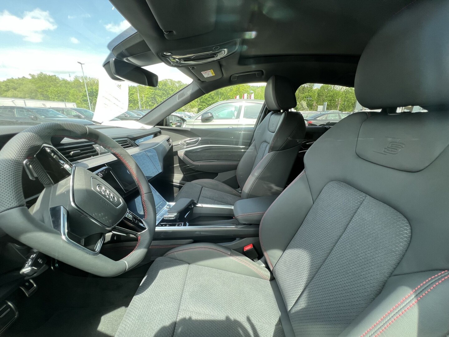 Audi Q8 55 e-tron Sportback 408PS S-Line  З Німеччини (97232)