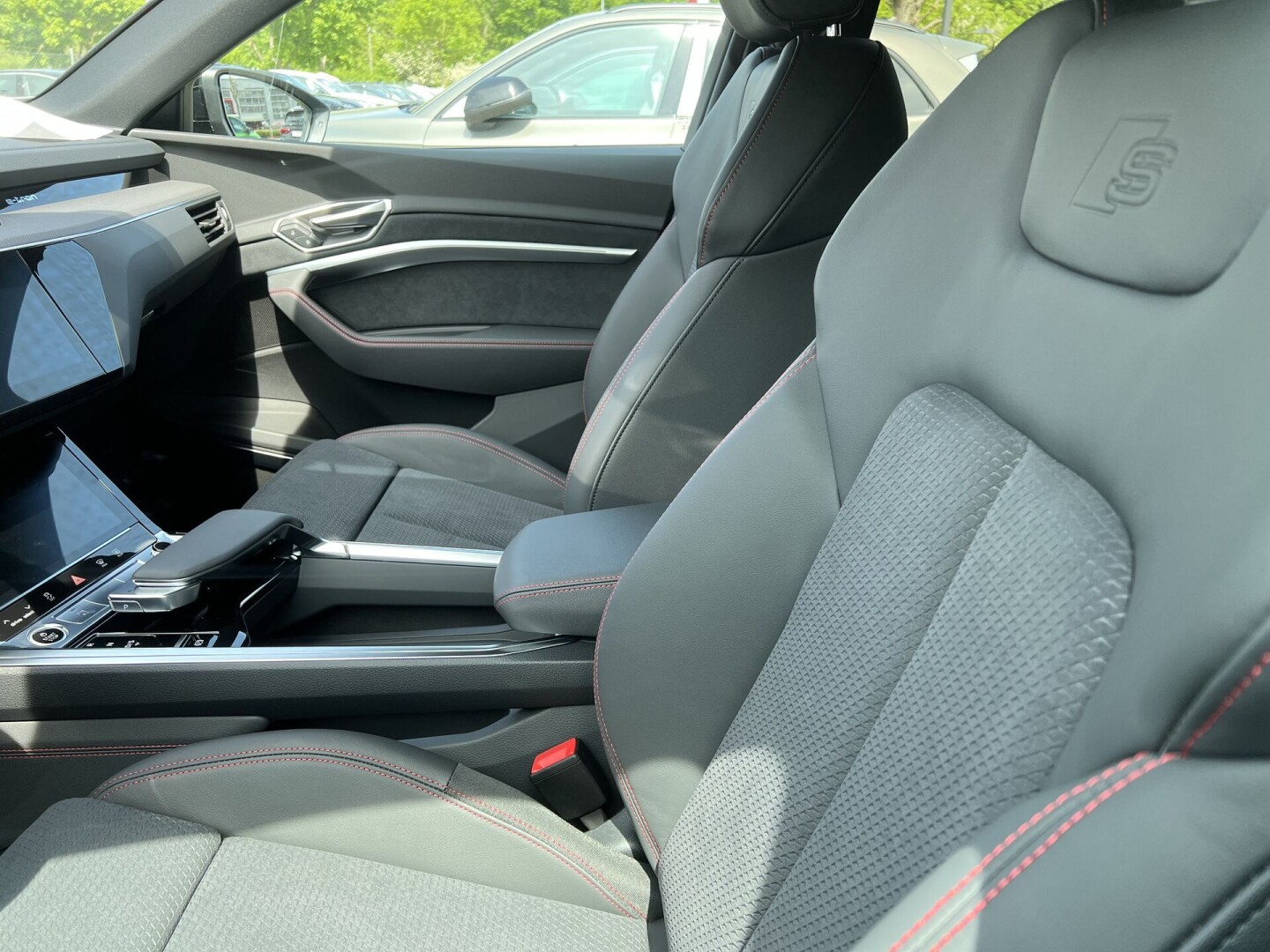Audi Q8 55 e-tron Sportback 408PS S-Line  З Німеччини (97236)