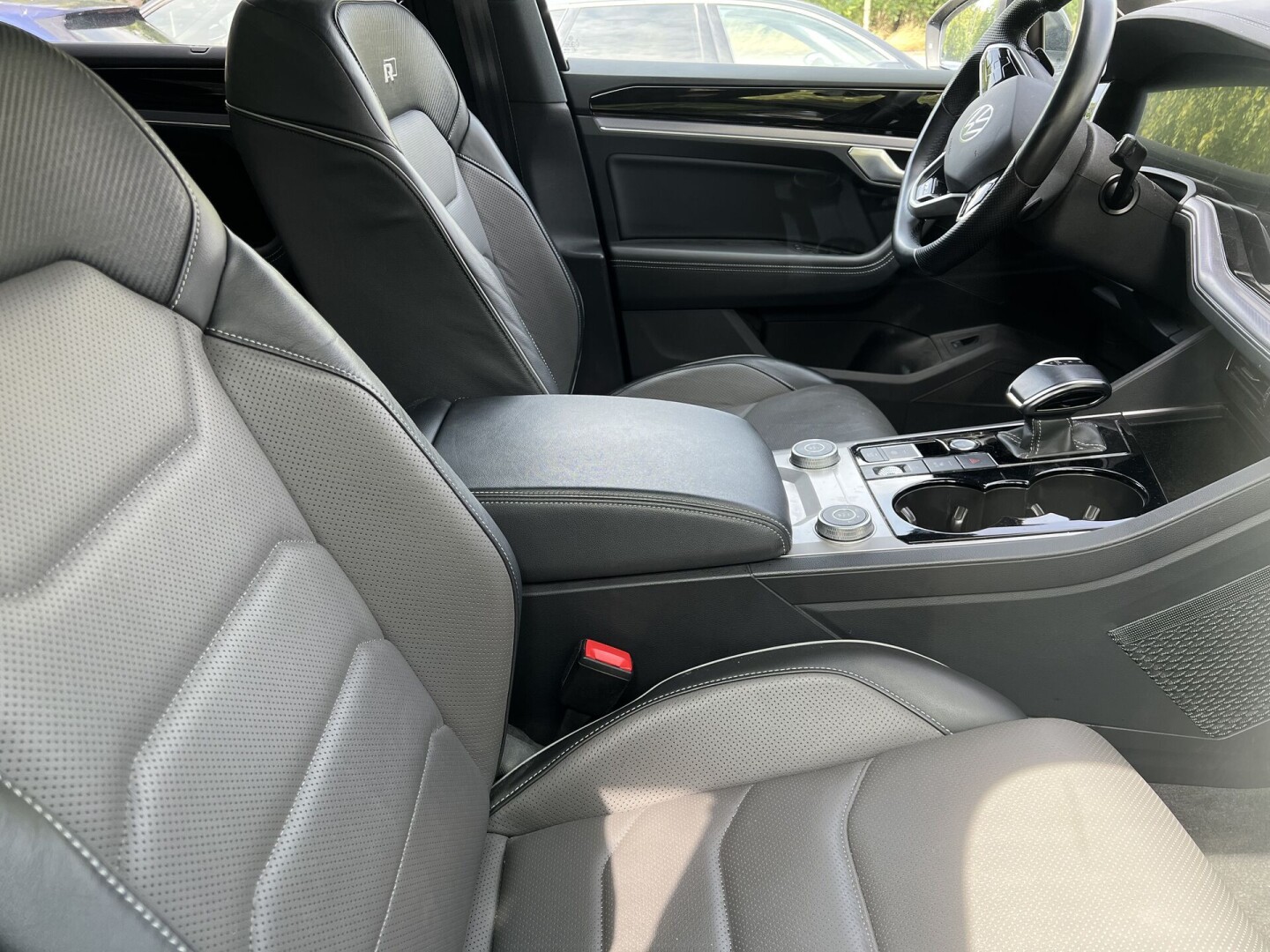 VW Touareg 3.0TDI 286PS R-Line IQ-Matrix Black Paket Из Германии (102408)