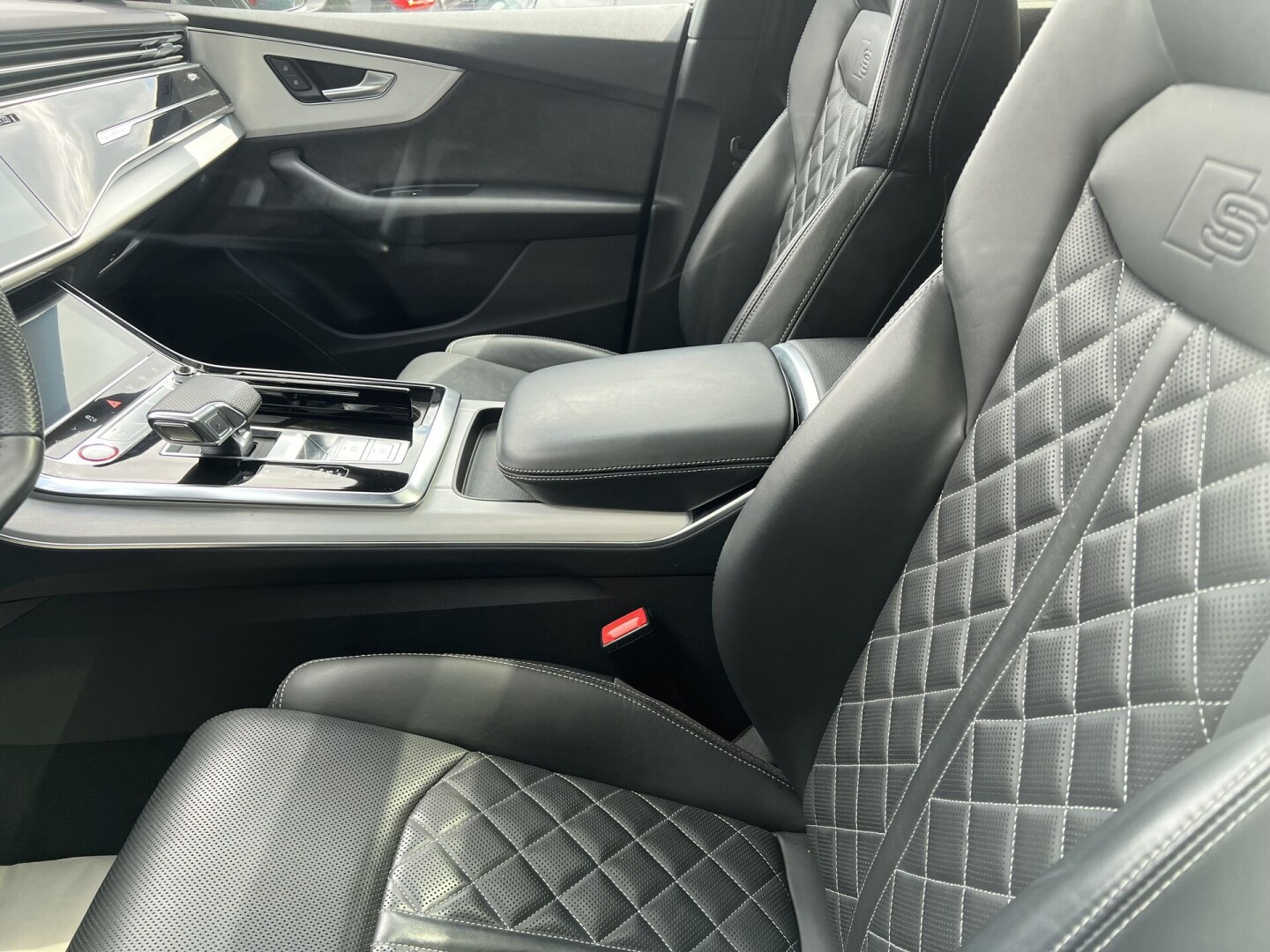 Audi SQ8 4.0TDI 435PS Black Matrix Individual LED Из Германии (103194)
