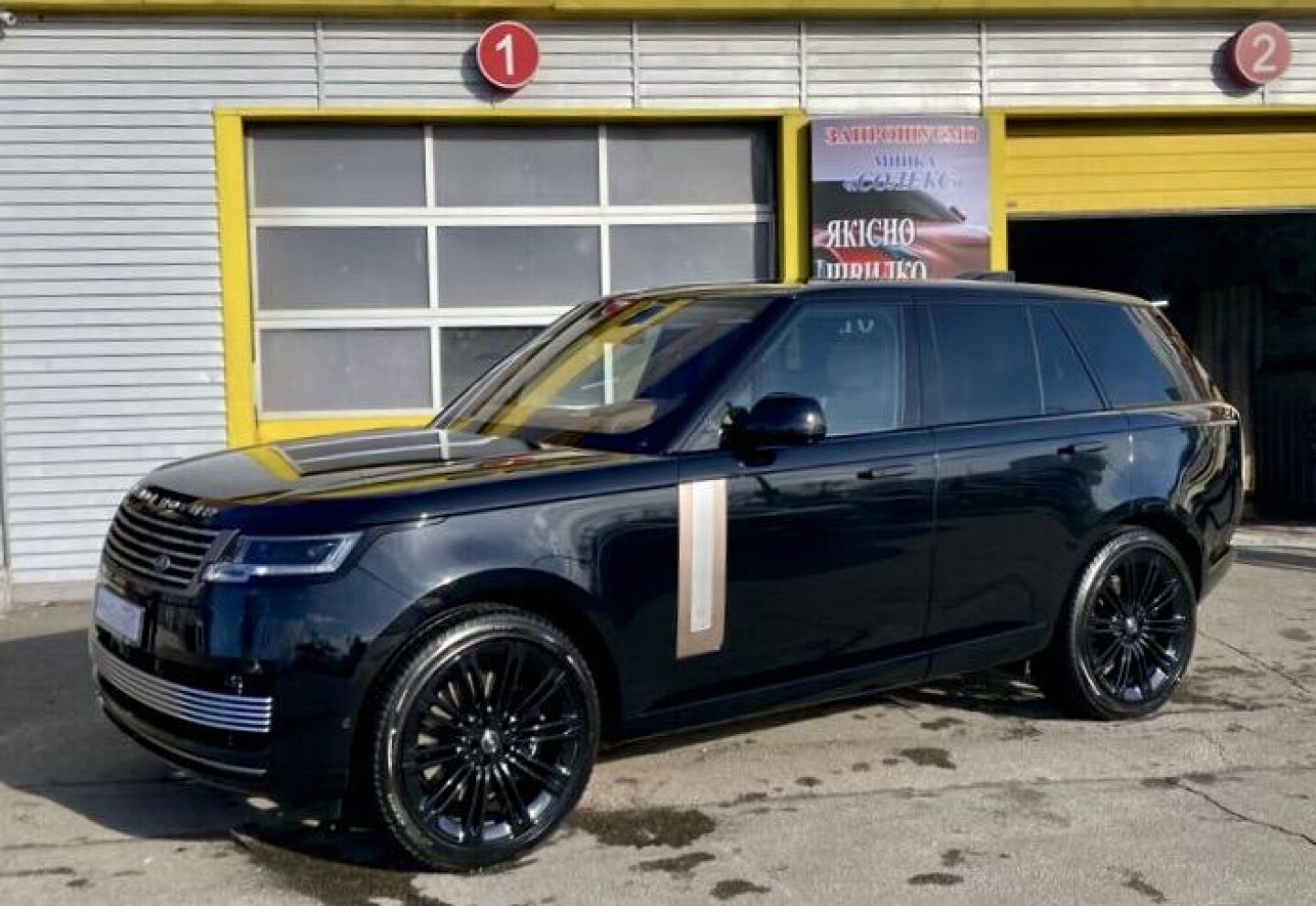 Land Rover Range Rover SWB P615 SV Exclusive Black-Paket З Німеччини (115297)