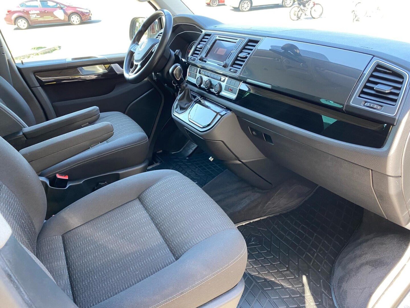 VW Multivan T6 Comfortline 2.0TDI DSG 4Motion LED З Німеччини (117507)