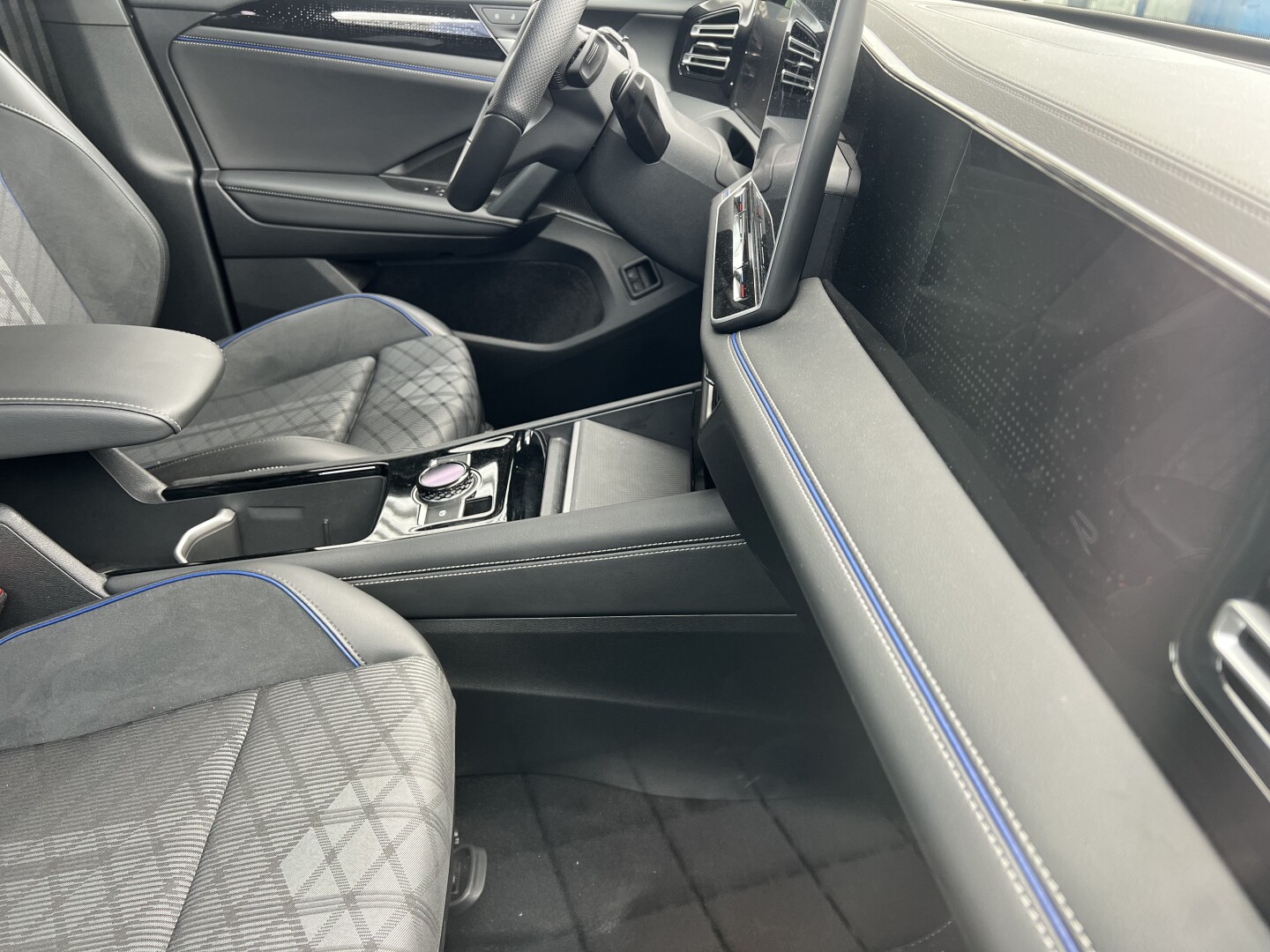 VW Tiguan 1.5e Hybrid 272PS R-Line DSG Black Из Германии (127765)
