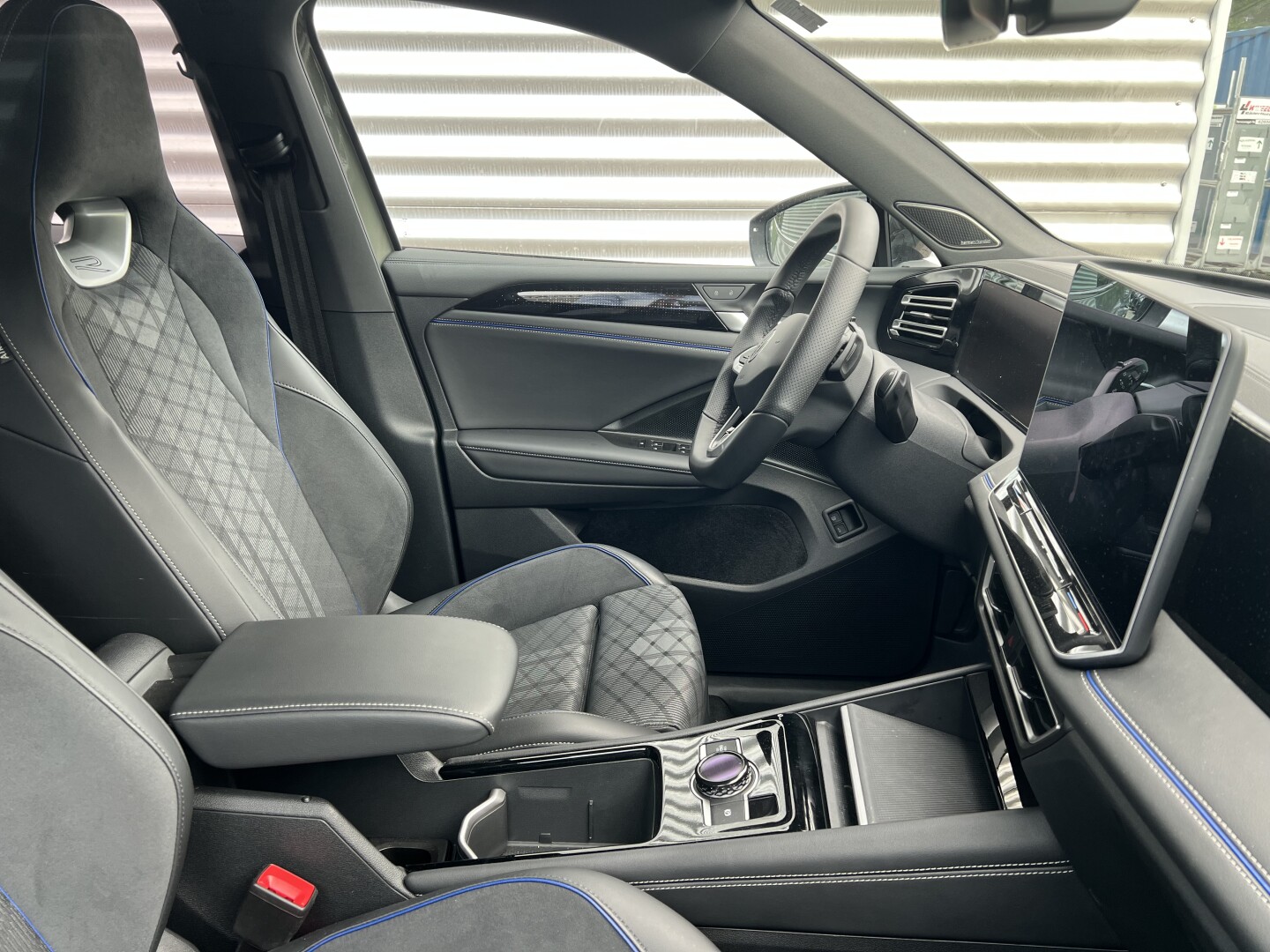 VW Tiguan 1.5e Hybrid 272PS R-Line DSG Black Из Германии (127766)