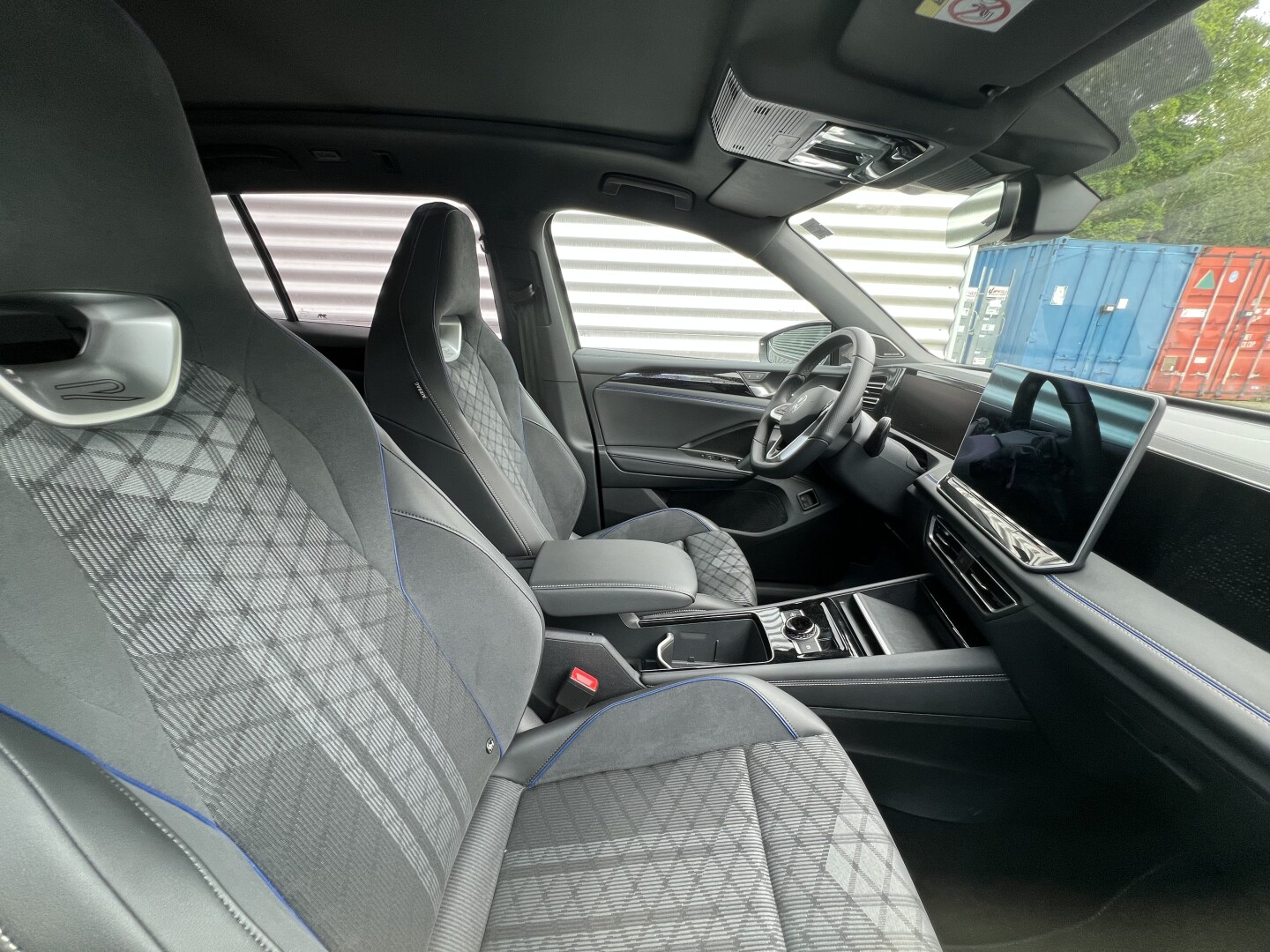 VW Tiguan 1.5e Hybrid 272PS R-Line DSG Black Из Германии (127764)