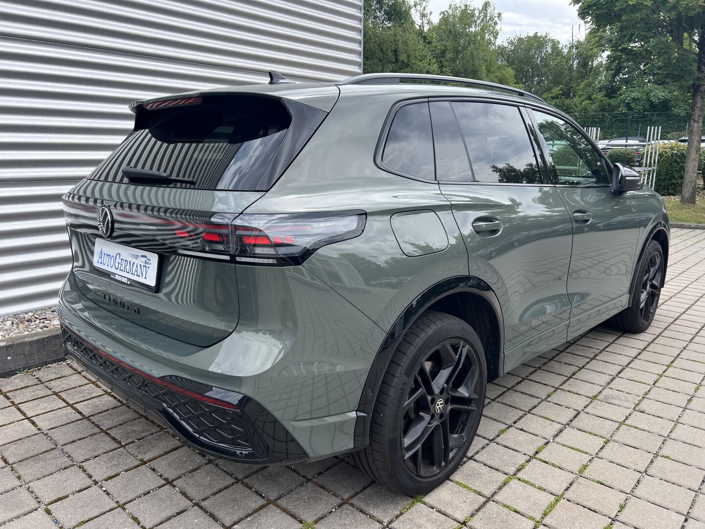 VW Tiguan 1.5e Hybrid 272PS R-Line DSG Black Из Германии (127790)