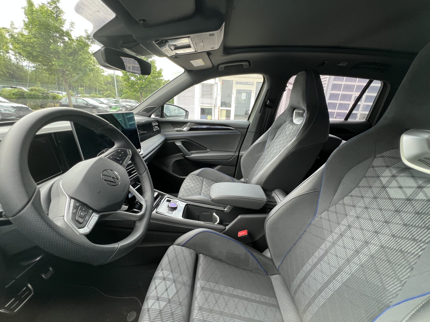 VW Tiguan 1.5e Hybrid 272PS R-Line DSG Black Из Германии (127782)