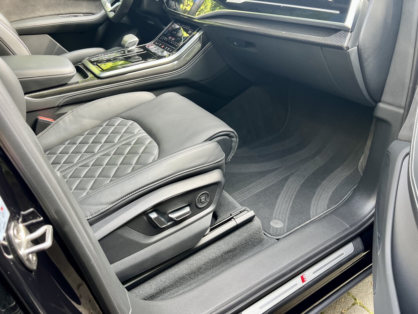 Audi SQ7 4.0TDI Keramik Carbon Night-Vision Laser B&O 7-Set З Німеччини (128510)