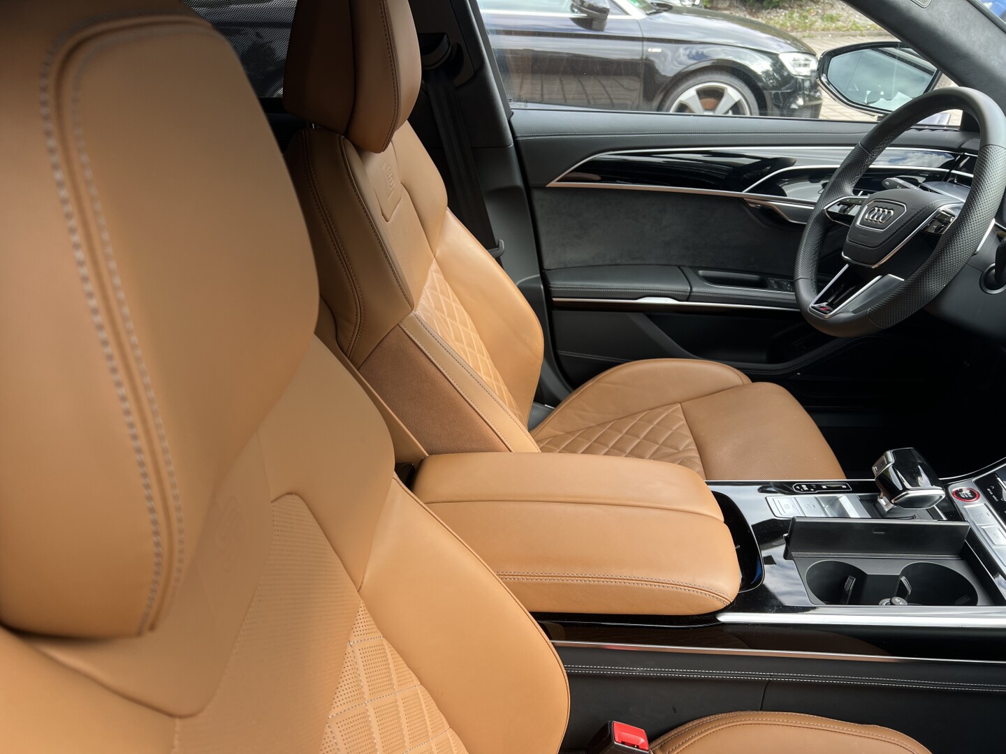 Audi S8 4.0TFSI 571PS Quattro Matrix Black-Paket З Німеччини (129377)