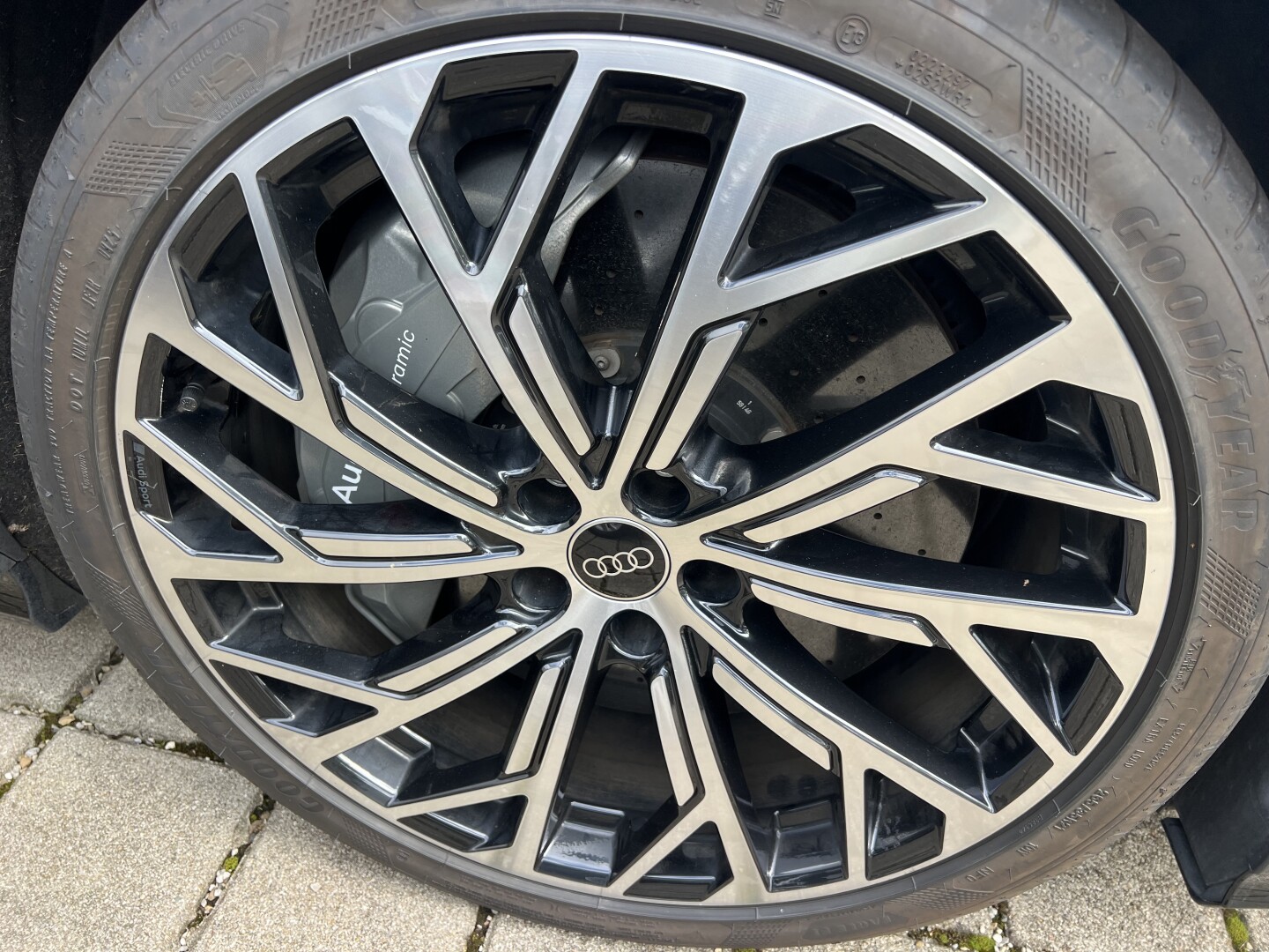 Audi S8 4.0TFSI 571PS Quattro Matrix Black-Paket З Німеччини (129389)