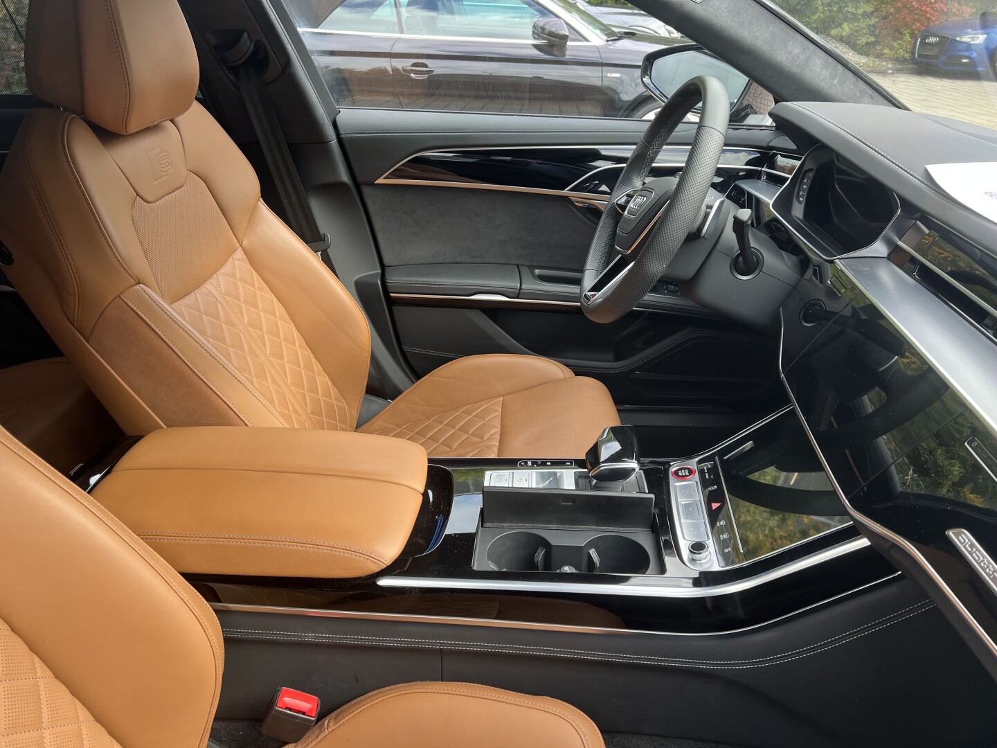 Audi S8 4.0TFSI 571PS Quattro Matrix Black-Paket З Німеччини (129375)