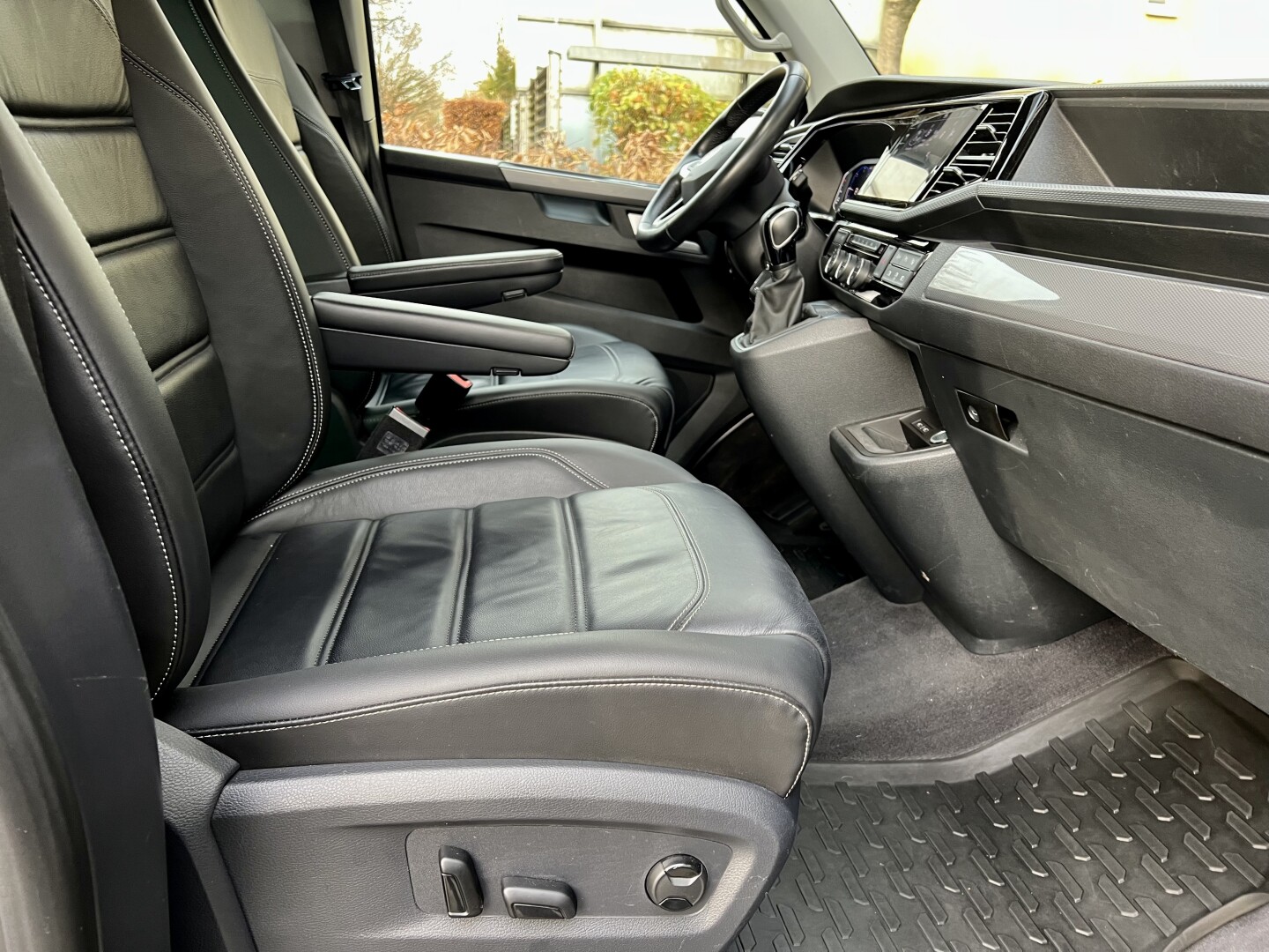 VW T6.1 Multivan 2.0TDI 204PS 4Motion DSG Highline LED З Німеччини (129435)