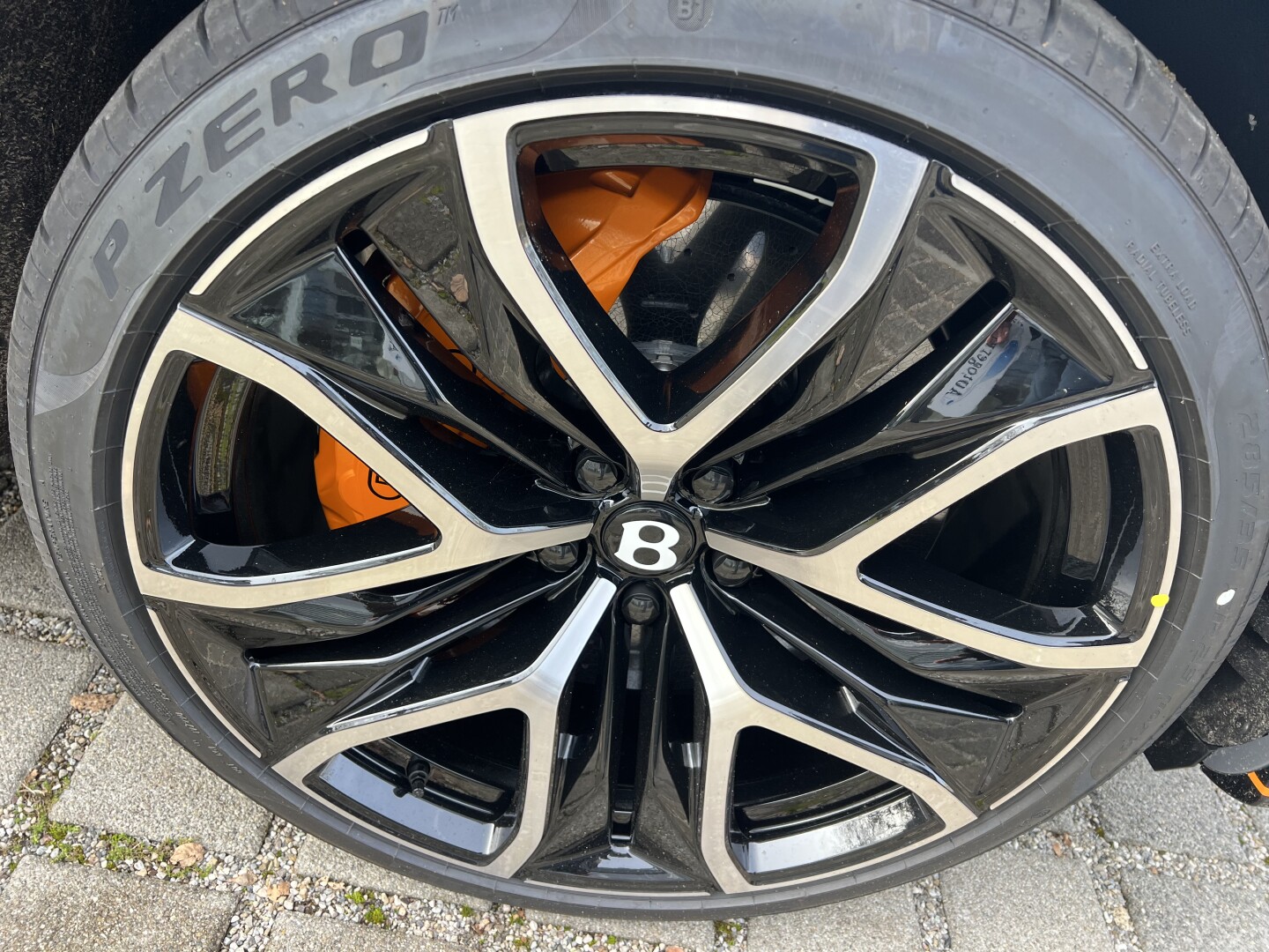 Bentley Bentayga Speed 650PS Black-Orange Paket З Німеччини (129486)