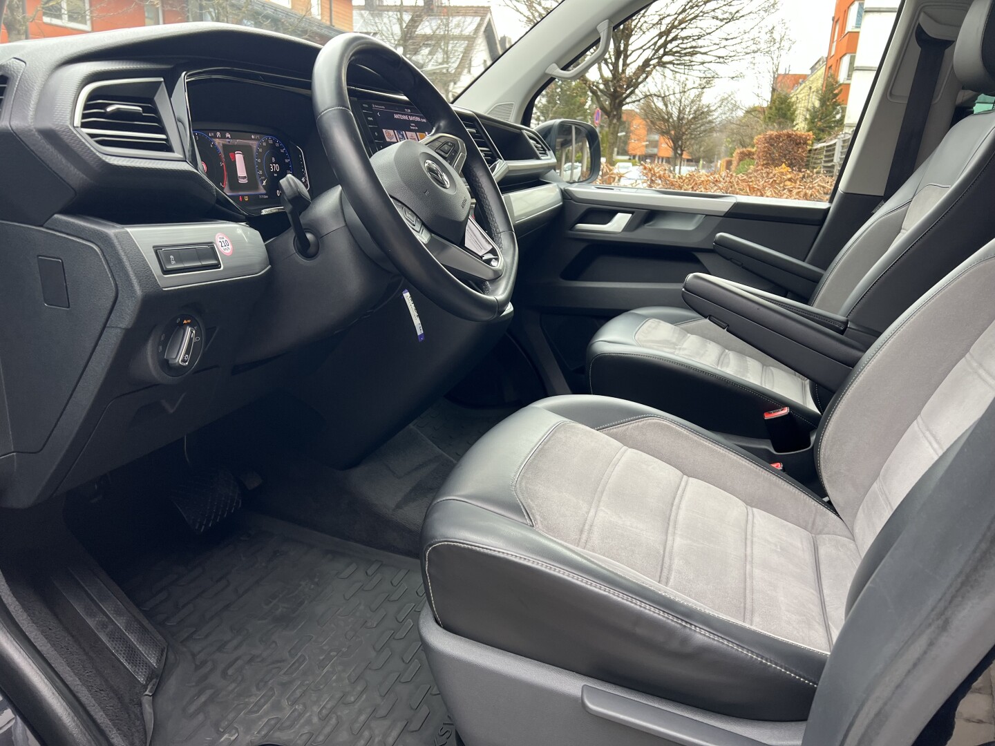 VW Multivan 2.0TDI Lang 4Motion DSG Highline LED З Німеччини (129673)