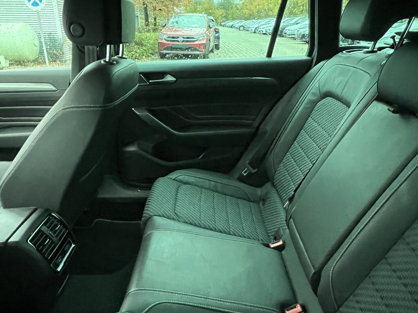 VW Passat 2.0TDI R-Line 200PS 4-Motion DSG LED З Німеччини (129849)