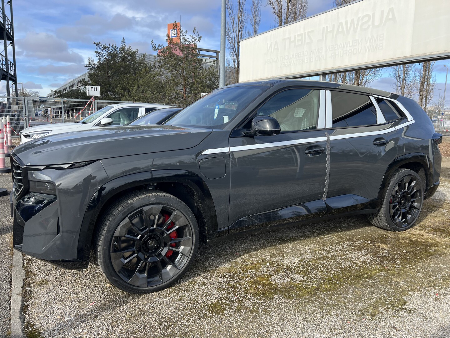 BMW XM 4.4  Plug-in-Hybrid 653PS B&W Black-Paket  З Німеччини (130643)