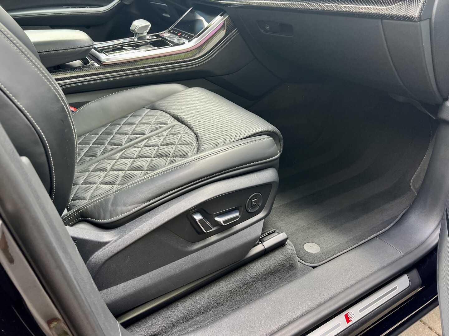 Audi SQ8 4.0TDI Black-Paket Keramik Matrix LED З Німеччини (130886)