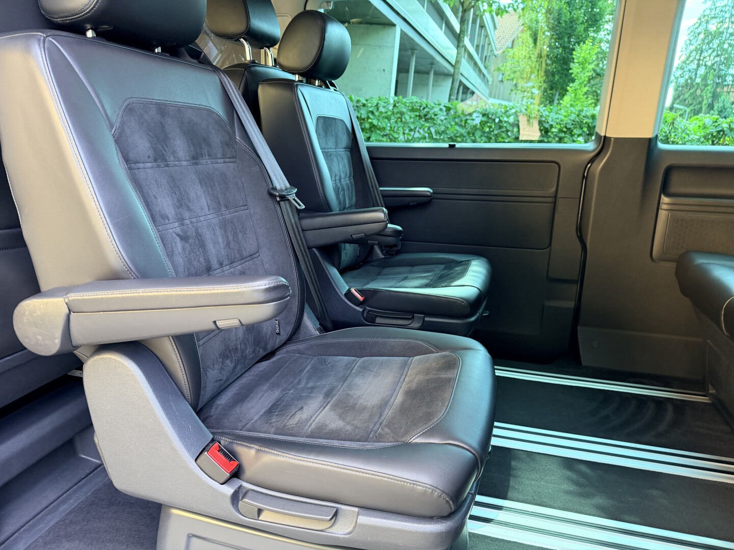 VW Multivan 2.0 TDI 4Motion DSG Lang Heckflügeltüren З Німеччини (131033)