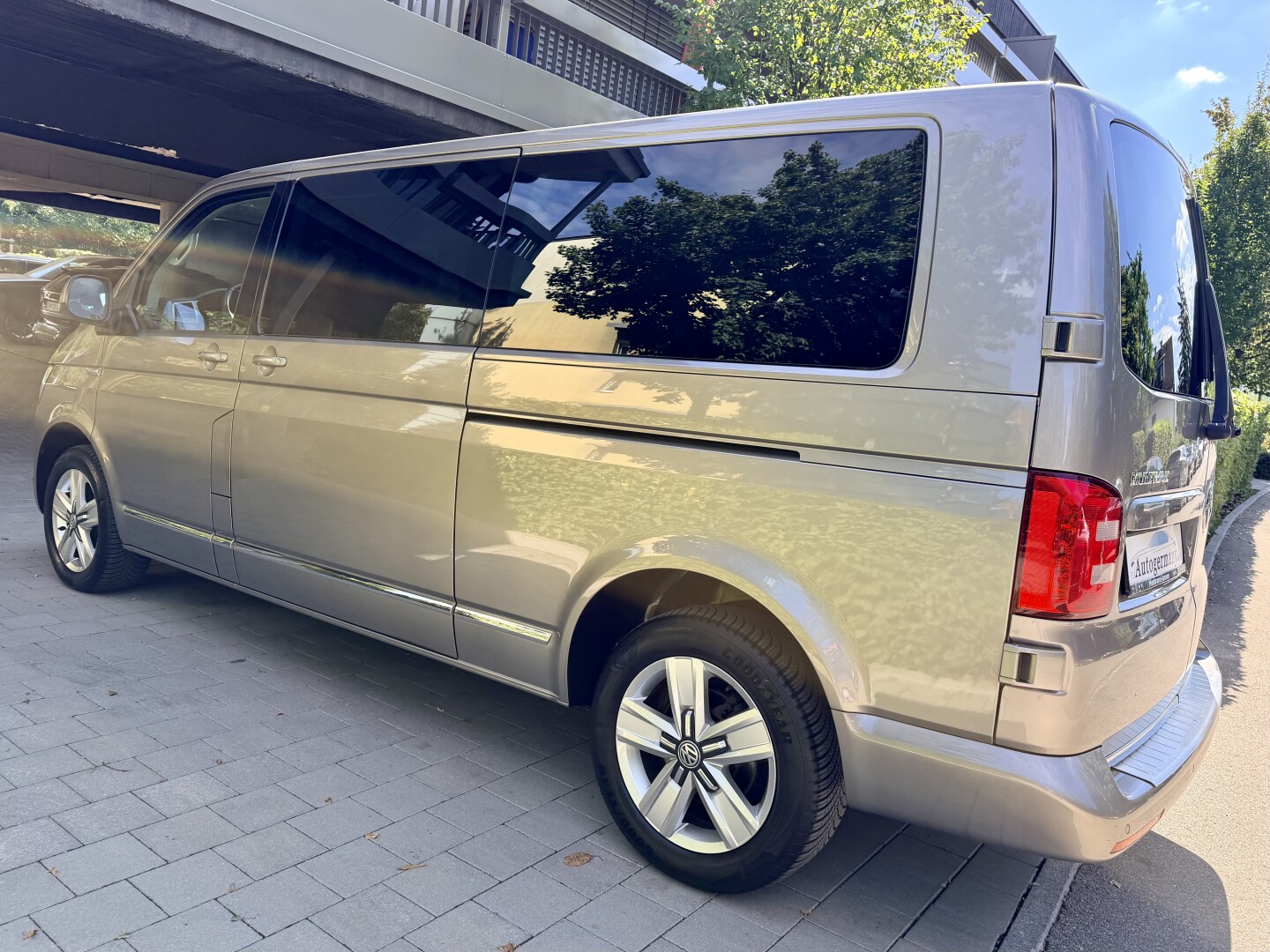 VW Multivan 2.0 TDI 4Motion DSG Lang Heckflügeltüren З Німеччини (131040)