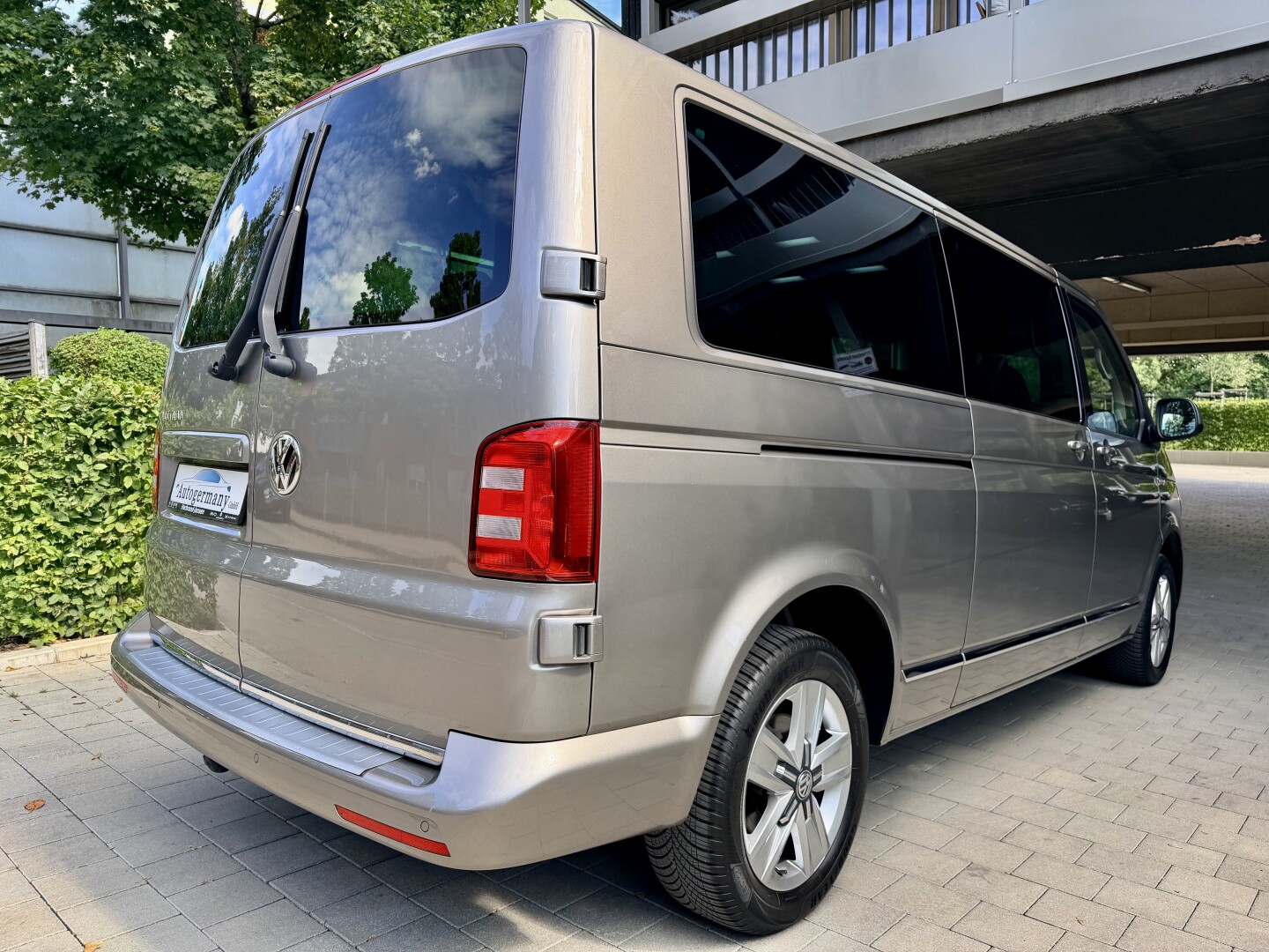 VW Multivan 2.0 TDI 4Motion DSG Lang Heckflügeltüren З Німеччини (131027)