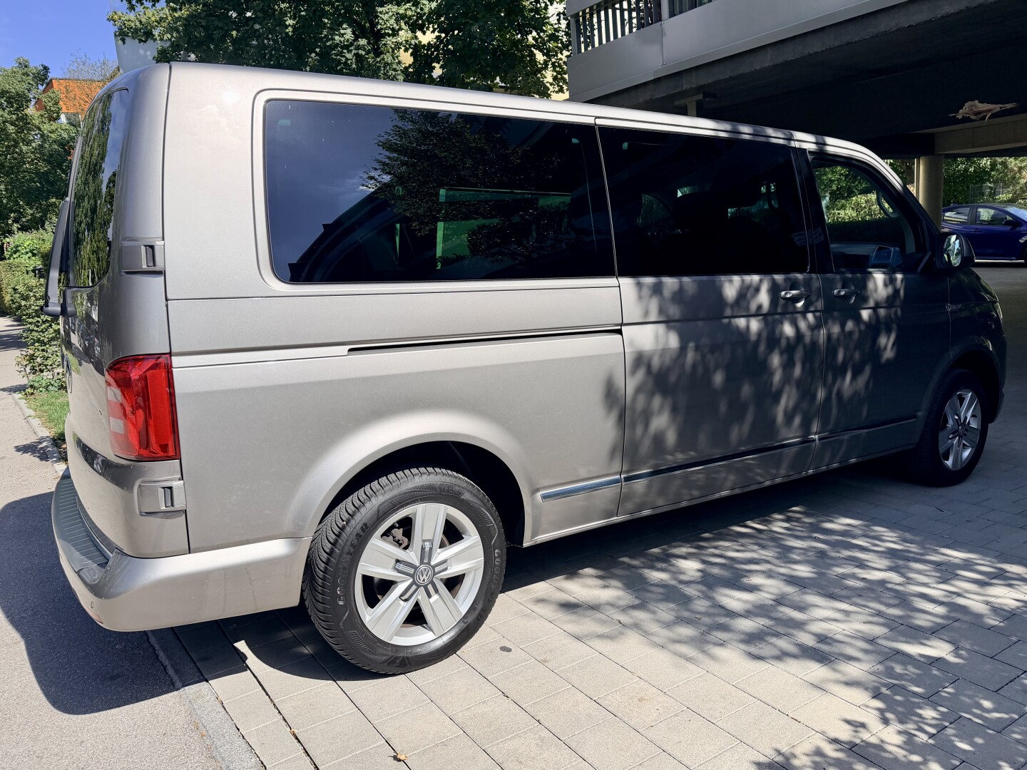 VW Multivan 2.0 TDI 4Motion DSG Lang Heckflügeltüren З Німеччини (131041)
