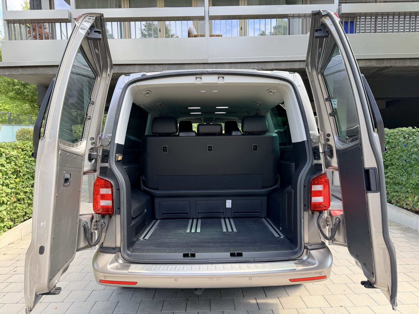 VW Multivan 2.0 TDI 4Motion DSG Lang Heckflügeltüren З Німеччини (131024)