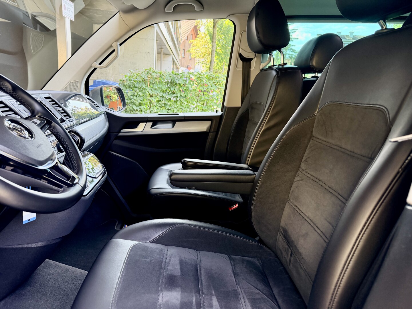 VW Multivan 2.0 TDI 4Motion DSG Lang Heckflügeltüren З Німеччини (131035)