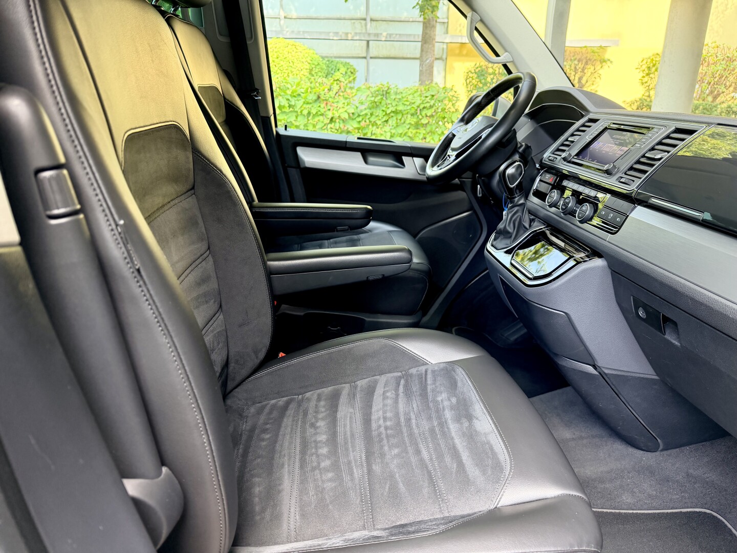 VW Multivan 2.0 TDI 4Motion DSG Lang Heckflügeltüren З Німеччини (131028)